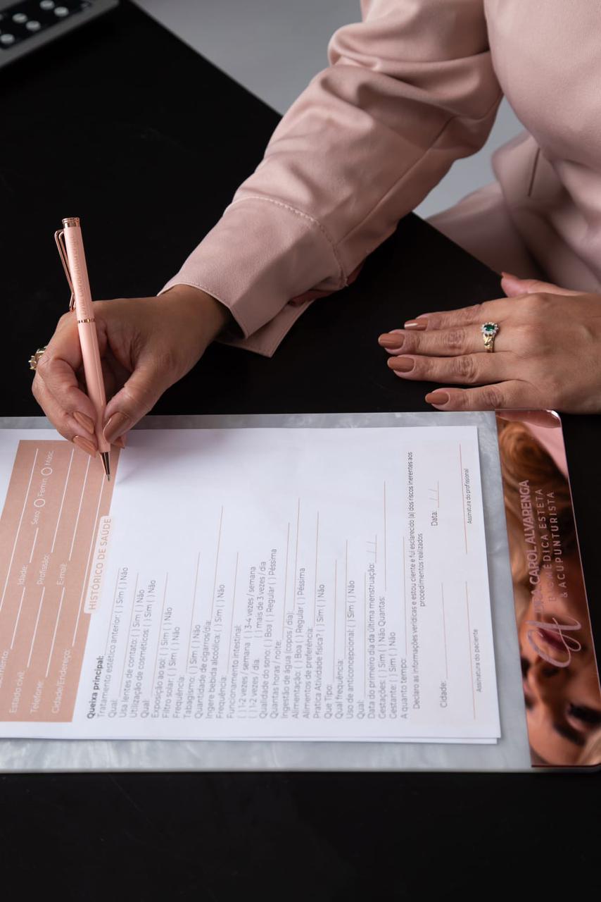 Ficha de anamnese e histórico de saúde preenchida na avaliação presencial