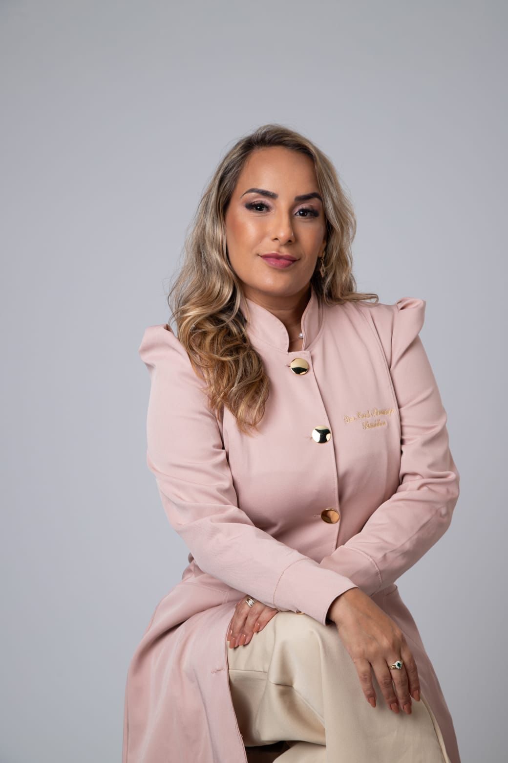 Dra. Carol Alvarenga durante atendimento